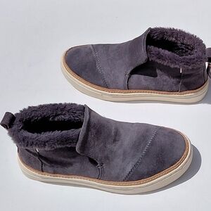 TOMS Women's Paxton Gray  Suede Faux Fur Fashion  Slip-On Sneakers - 6